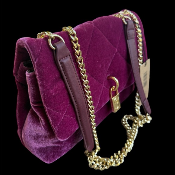 Steve Madden Rich Fuchsia Velvet Lock Shoulder Bag with Chain strap NWT - Picture 5 of 16